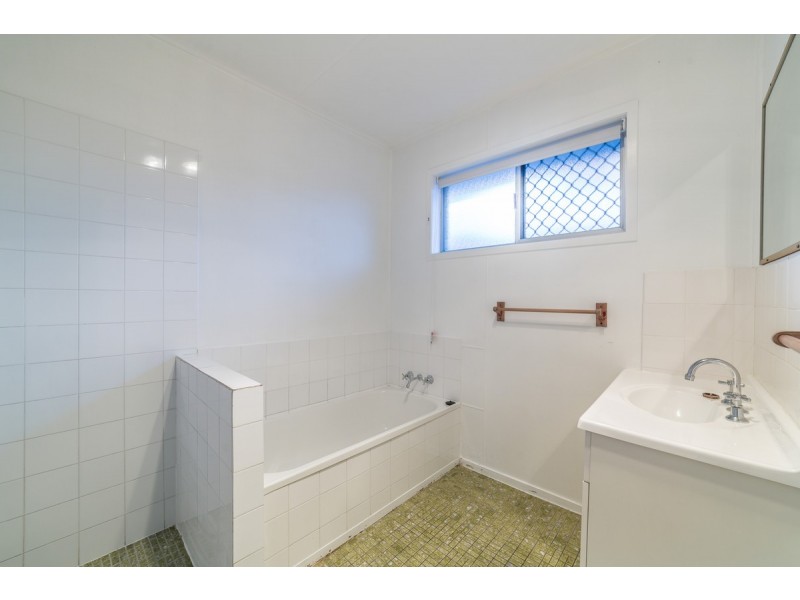 25 Fisher Avenue, Southport QLD 4215