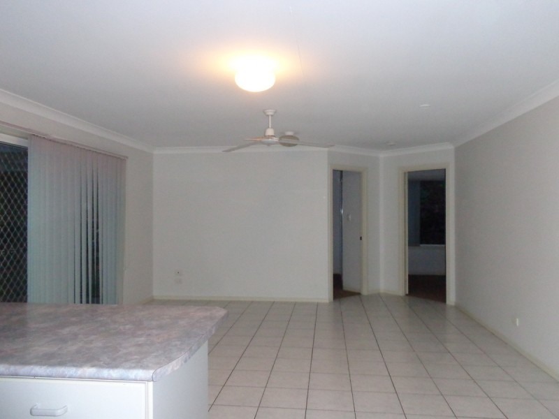 4 Yarraglen Place, Parkwood QLD 4214