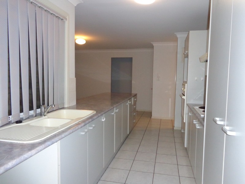 4 Yarraglen Place, Parkwood QLD 4214
