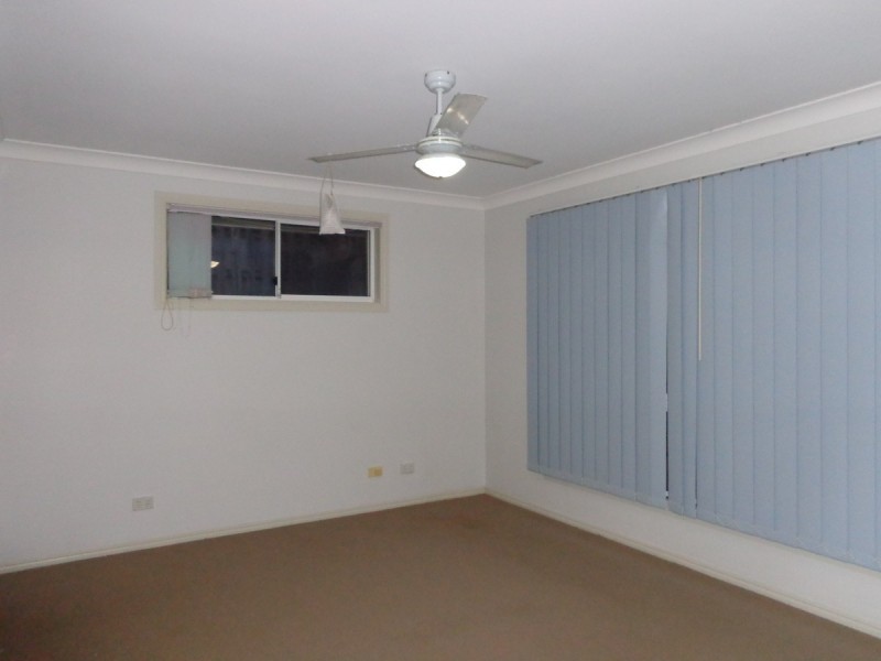 4 Yarraglen Place, Parkwood QLD 4214
