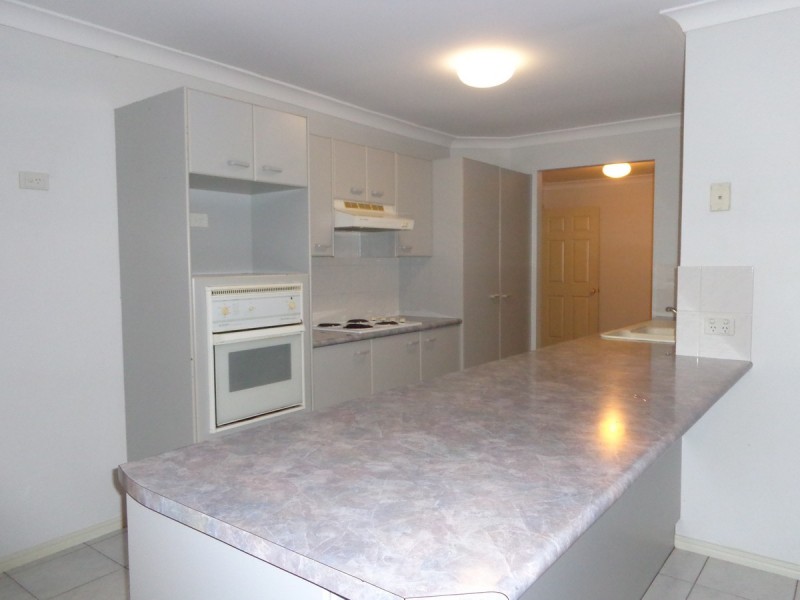 4 Yarraglen Place, Parkwood QLD 4214