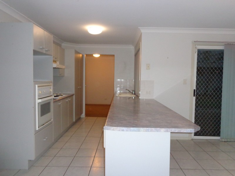 4 Yarraglen Place, Parkwood QLD 4214