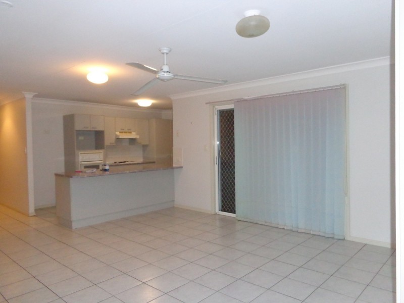 4 Yarraglen Place, Parkwood QLD 4214