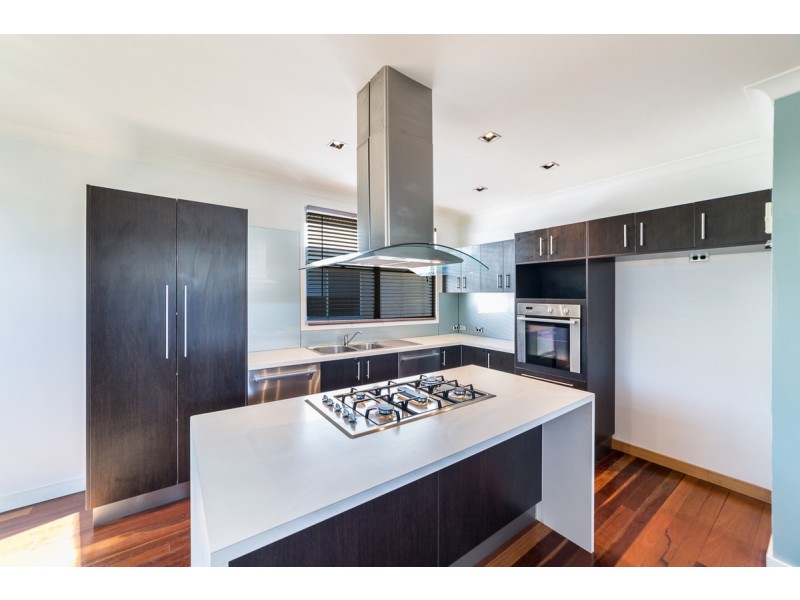 15 Sydney Street, Labrador QLD 4215