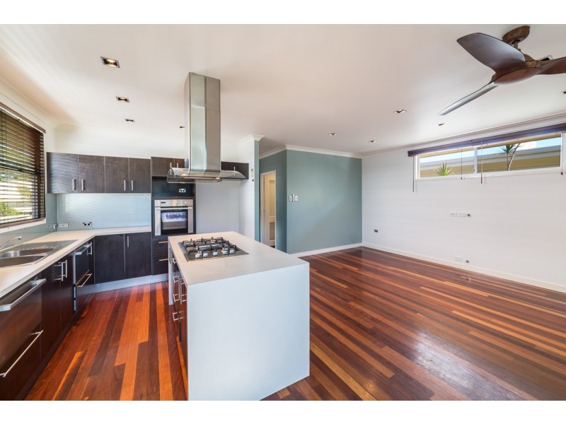 15 Sydney Street, Labrador QLD 4215