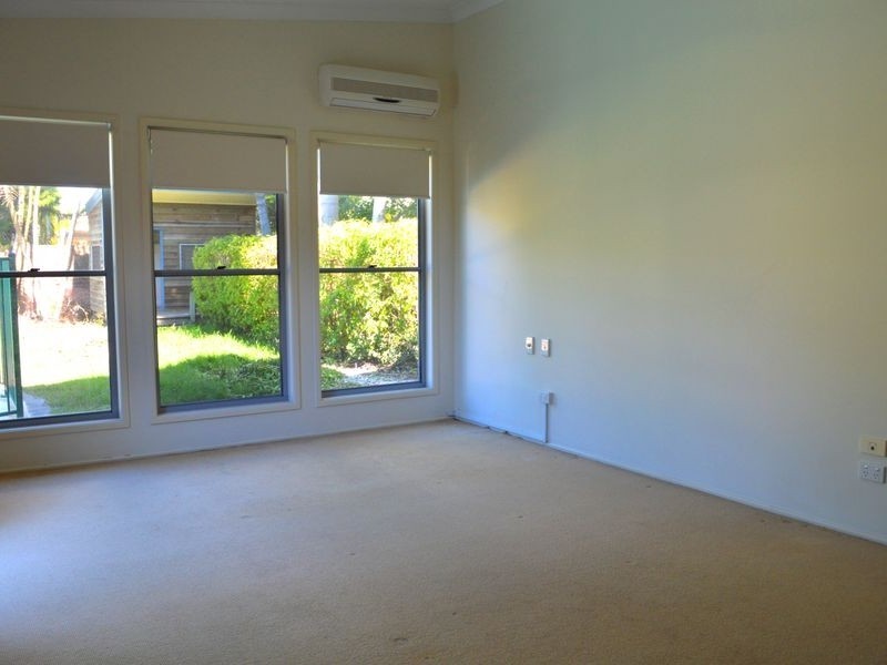 16 Skiff Street, Southport QLD 4215