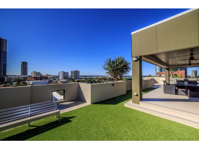 5/43 Lenneberg Street, Southport QLD 4215