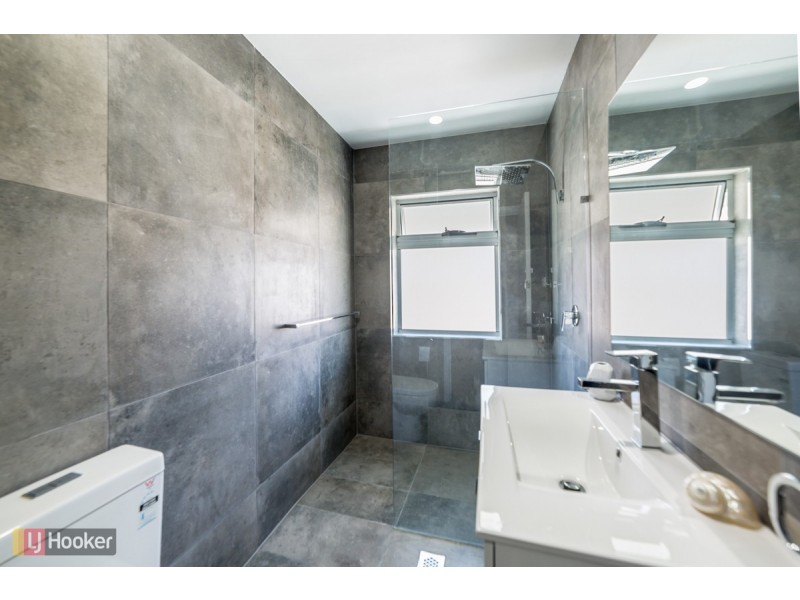 4/107A Frank Street, Labrador QLD 4215