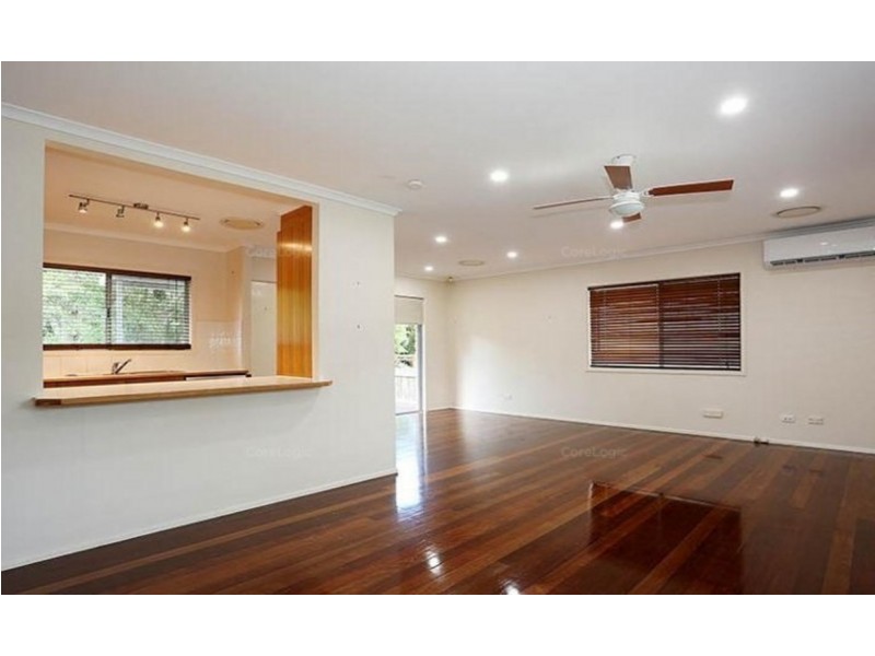 33 Kuranga Avenue, Southport QLD 4215