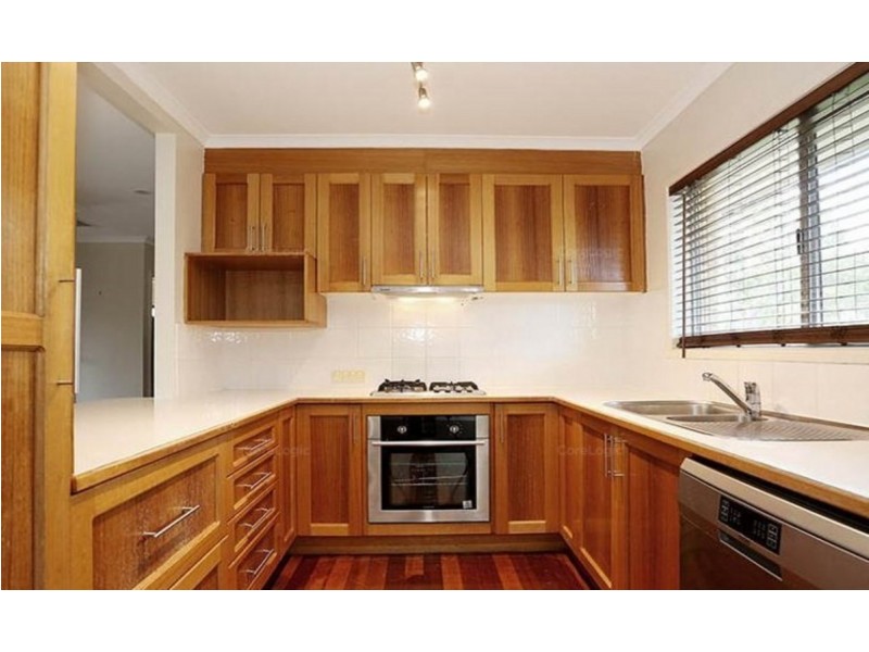 33 Kuranga Avenue, Southport QLD 4215