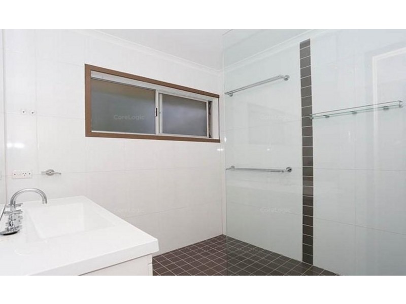 33 Kuranga Avenue, Southport QLD 4215