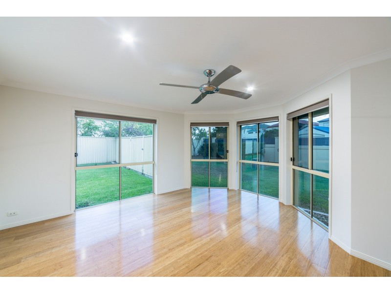 5 Callaway Court, Arundel QLD 4214