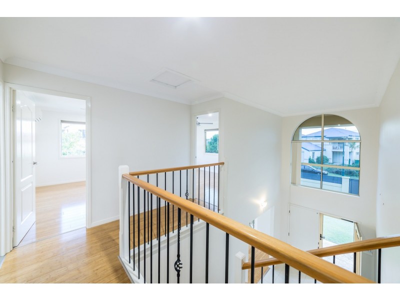 5 Callaway Court, Arundel QLD 4214