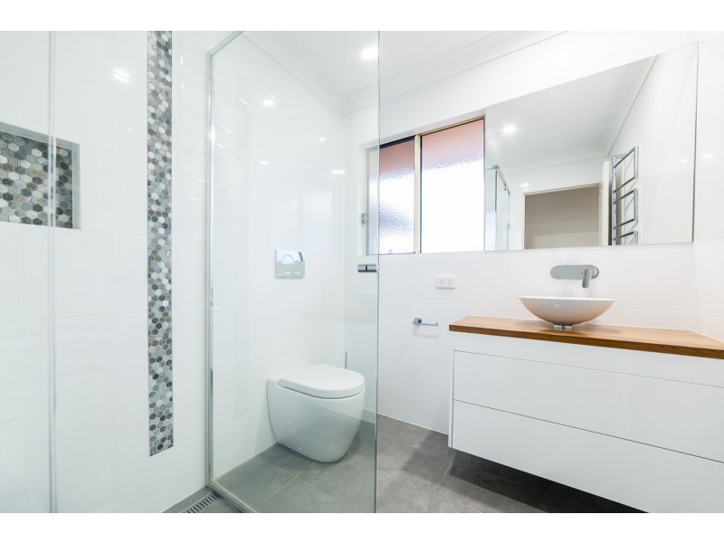 5 Callaway Court, Arundel QLD 4214