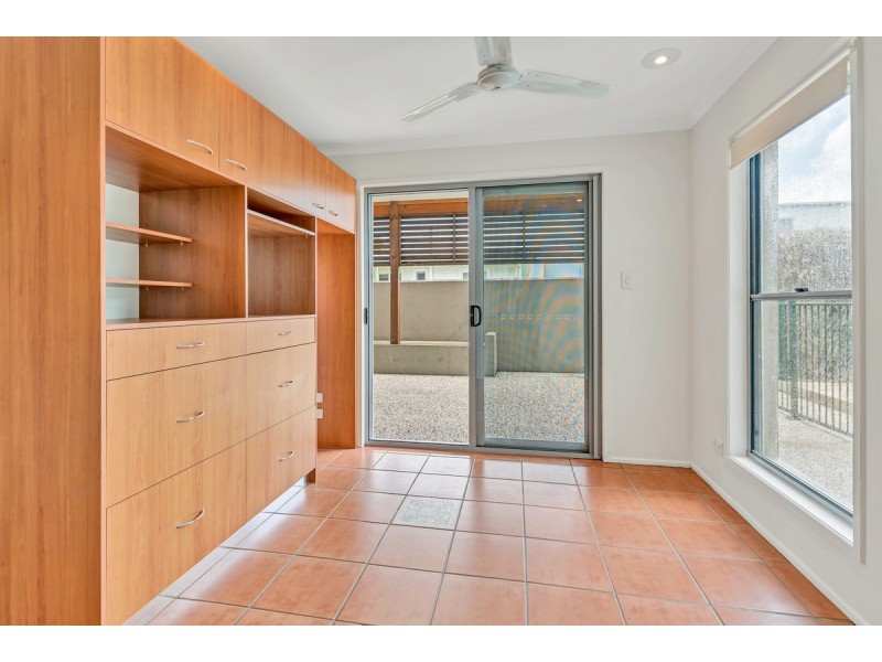 16 Skiff Street, Southport QLD 4215