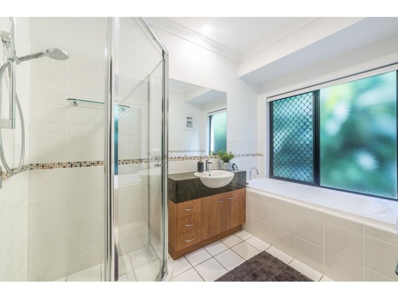 24 Golden Bear Drive, Arundel QLD 4214