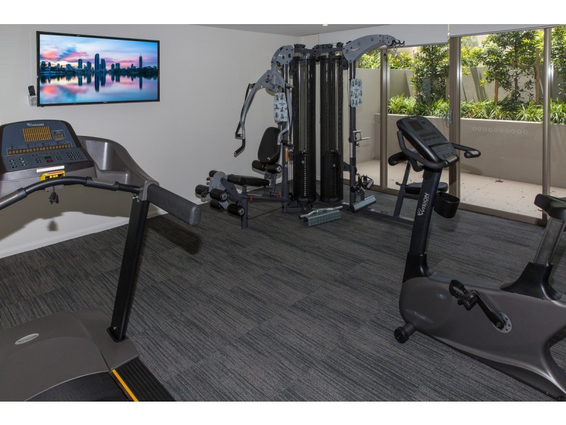 102/5 Chester Terrace, Southport QLD 4215