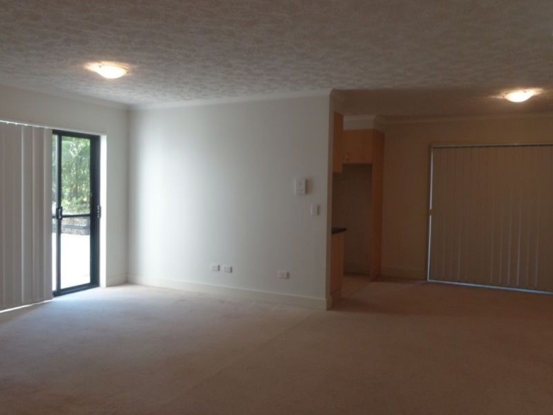 2/138 High Street, Southport QLD 4215