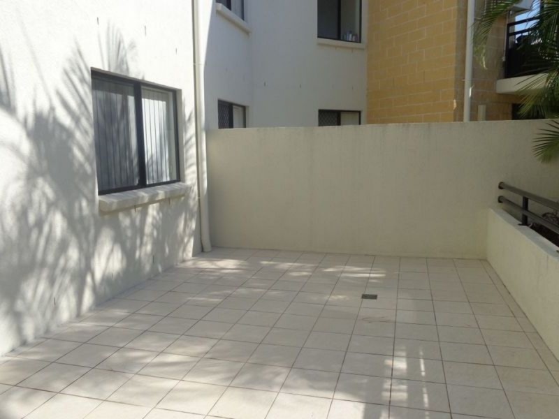 2/138 High Street, Southport QLD 4215