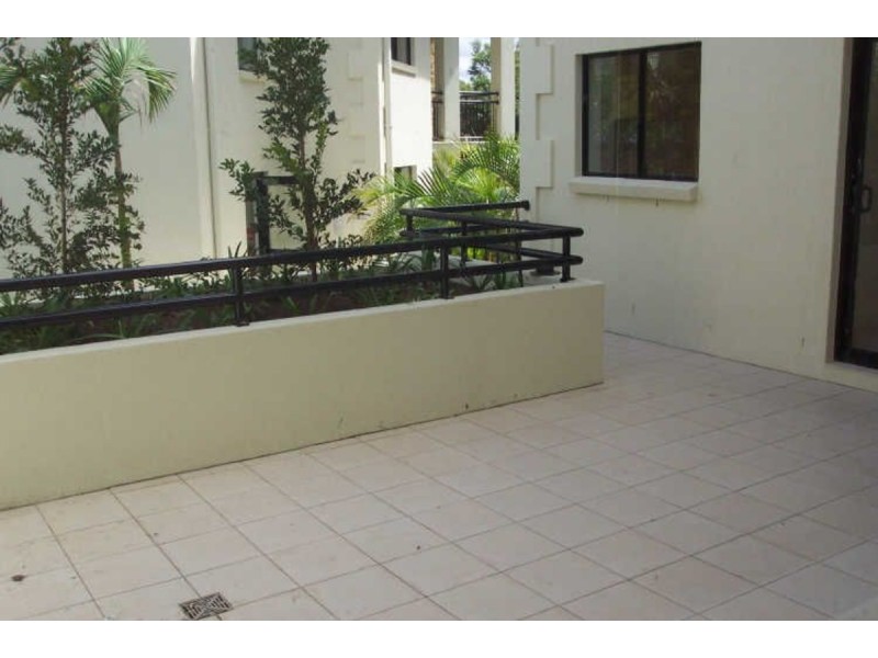 2/138 High Street, Southport QLD 4215