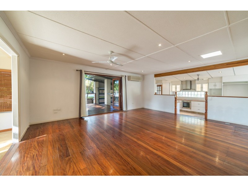 2 Middle Street, Labrador QLD 4215