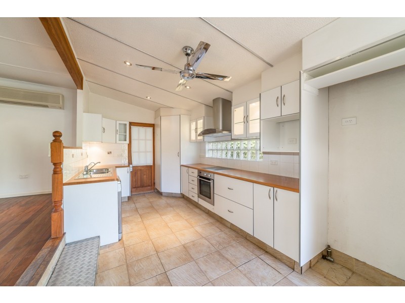 2 Middle Street, Labrador QLD 4215