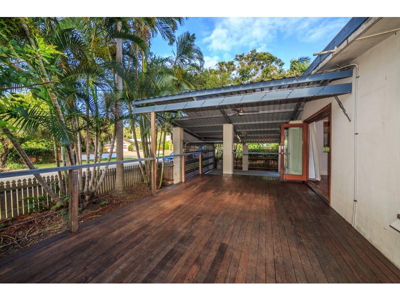 2 Middle Street, Labrador QLD 4215