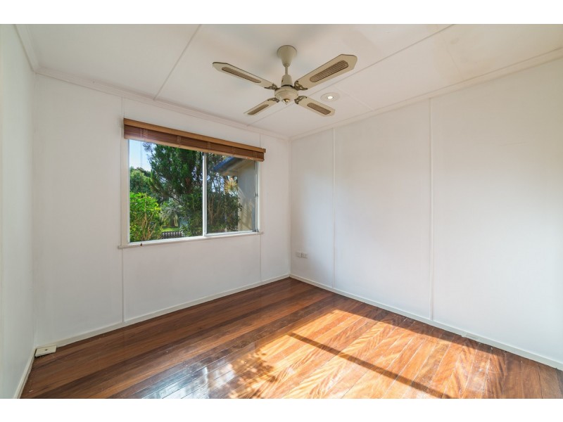 2 Middle Street, Labrador QLD 4215