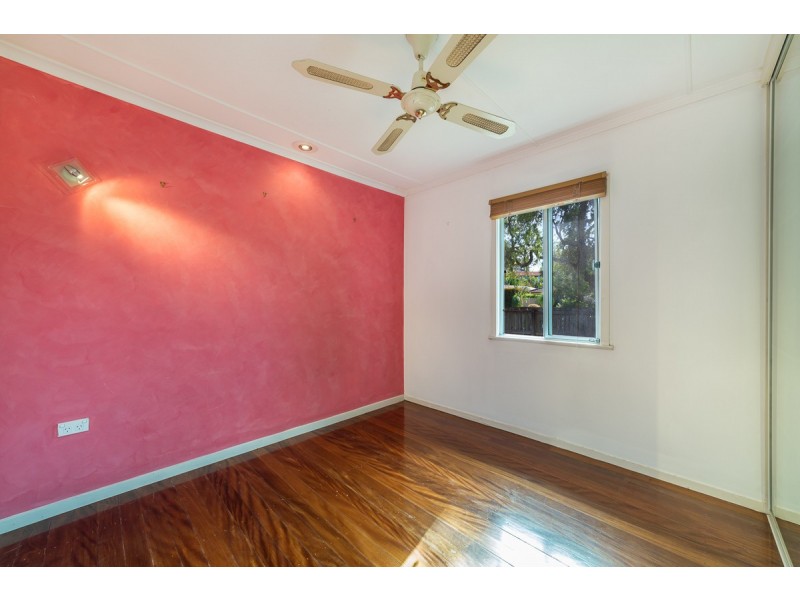 2 Middle Street, Labrador QLD 4215