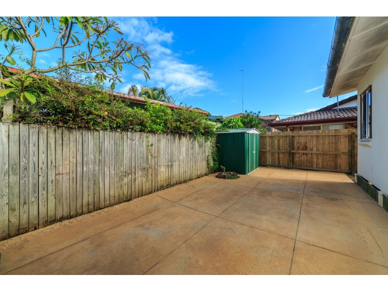 2 Middle Street, Labrador QLD 4215