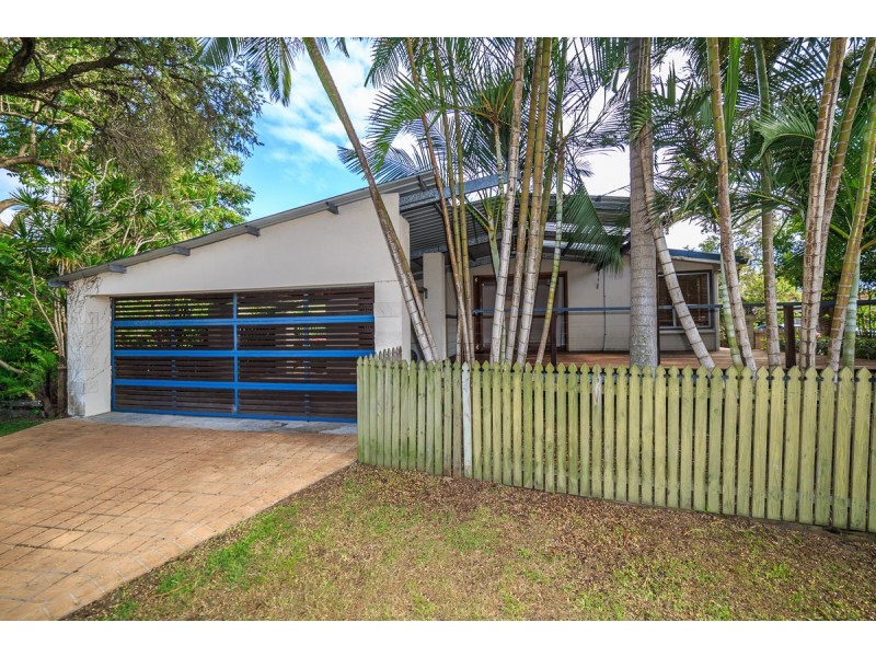 2 Middle Street, Labrador QLD 4215