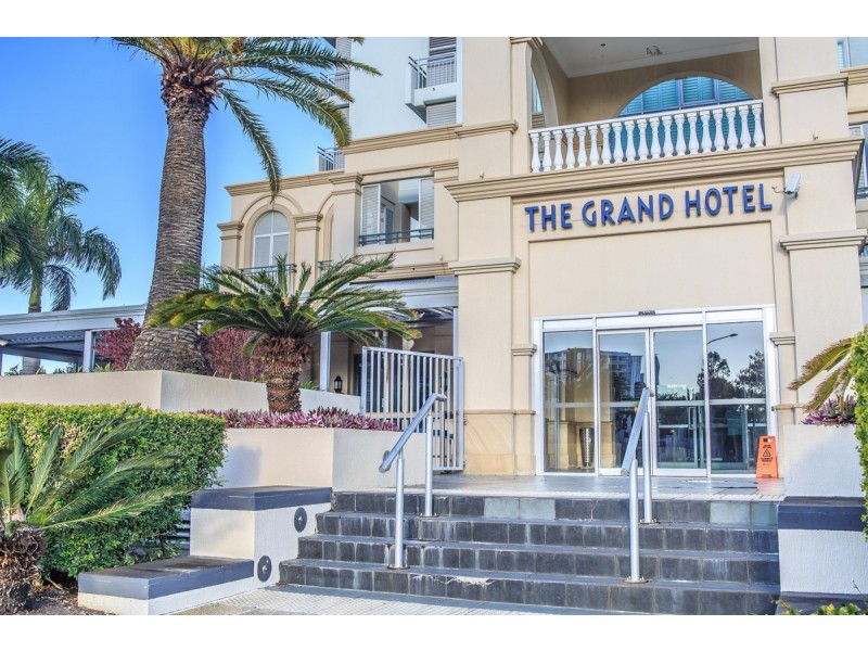 2 Middle Street, Labrador QLD 4215