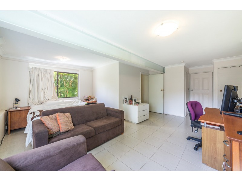 30 Crinum Crescent, Southport QLD 4215