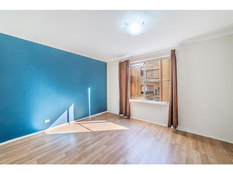 4/25 White Street, Southport QLD 4215