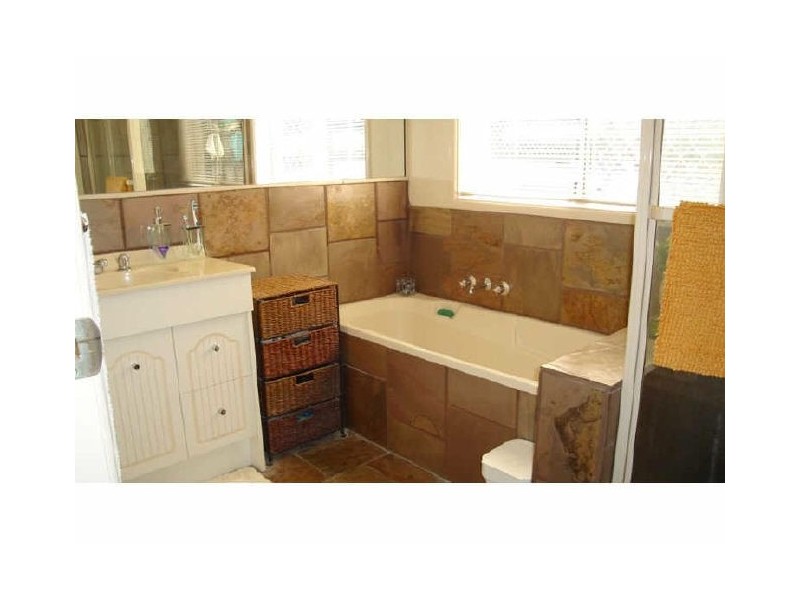 2/180 Turpin Road, Labrador QLD 4215