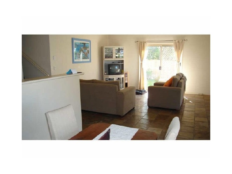 2/180 Turpin Road, Labrador QLD 4215