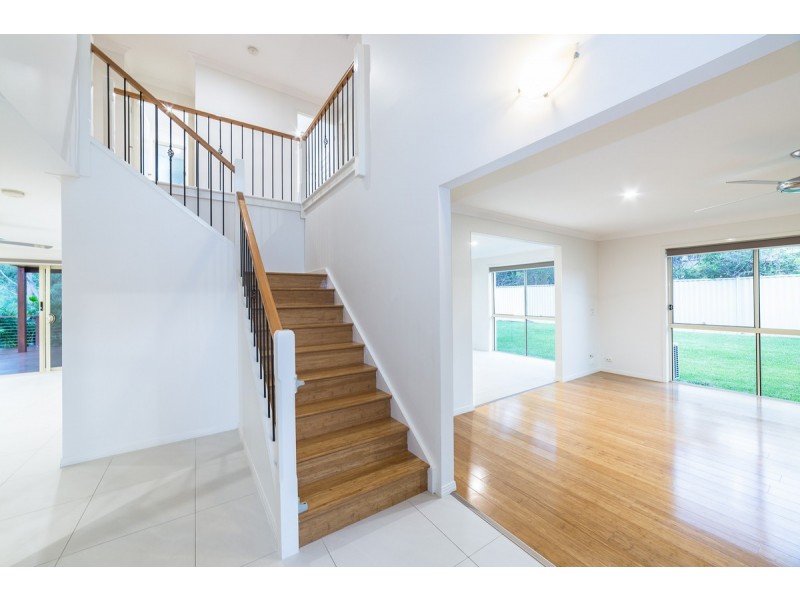 5 Callaway Court, Arundel QLD 4214