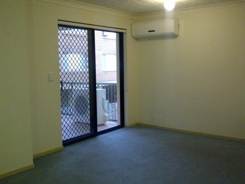 4/6 White Street, Southport QLD 4215