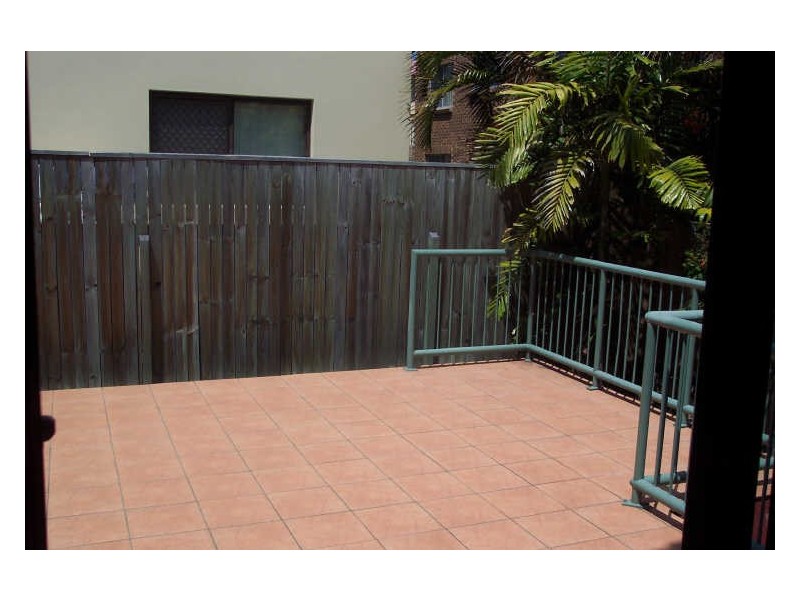 4/6 White Street, Southport QLD 4215