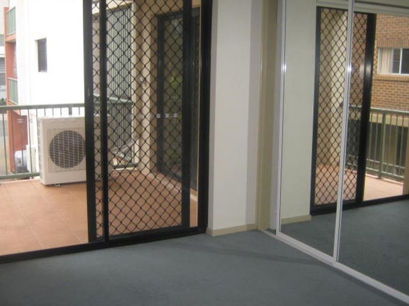 4/6 White Street, Southport QLD 4215