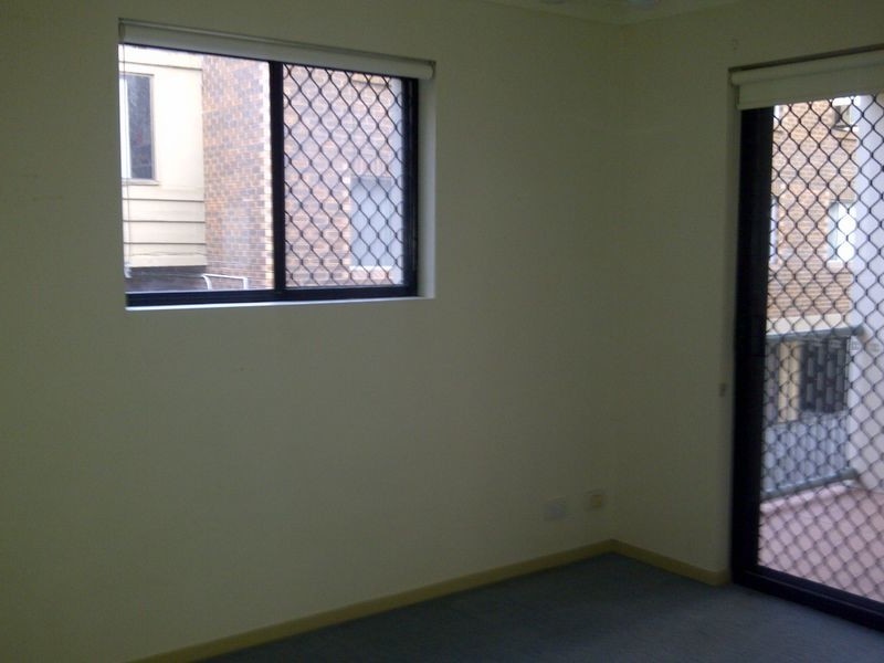 4/6 White Street, Southport QLD 4215