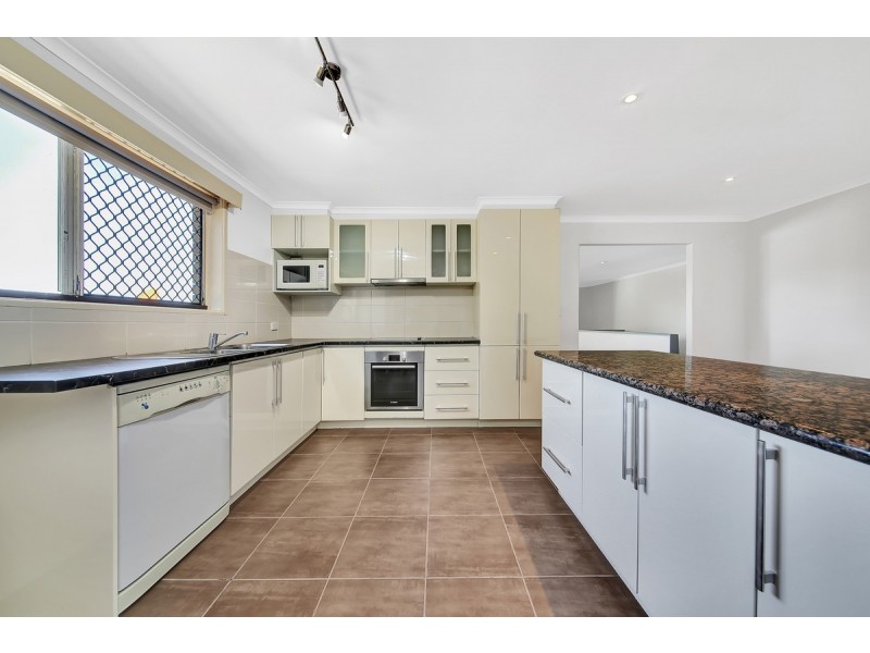 9 Gurrah Avenue, Southport QLD 4215