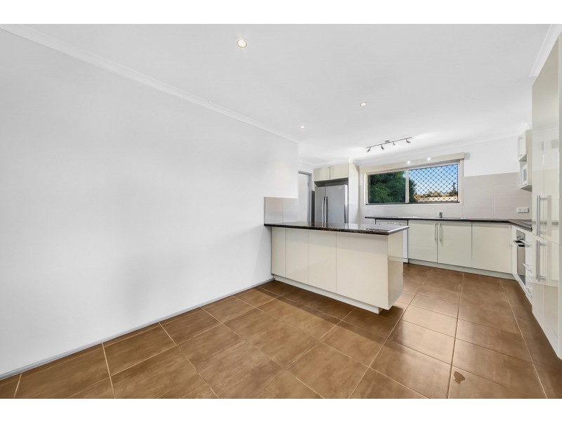 9 Gurrah Avenue, Southport QLD 4215