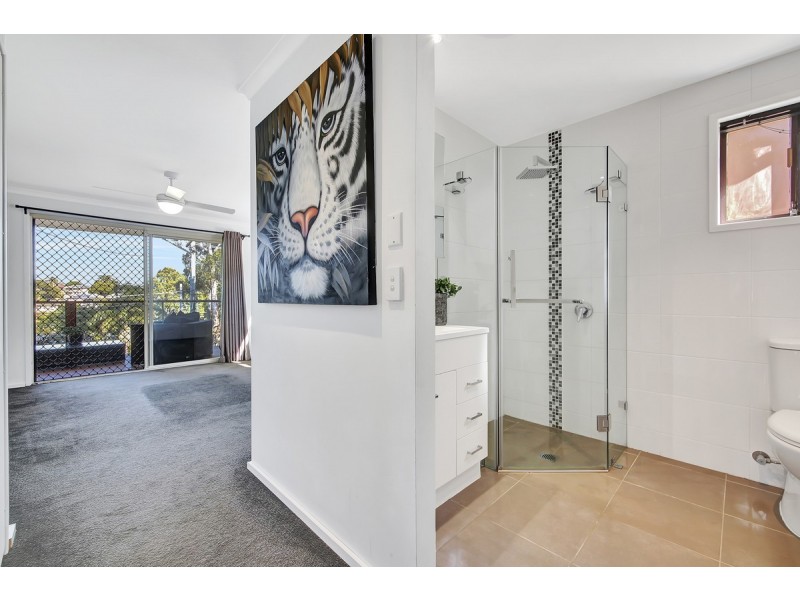 9 Gurrah Avenue, Southport QLD 4215