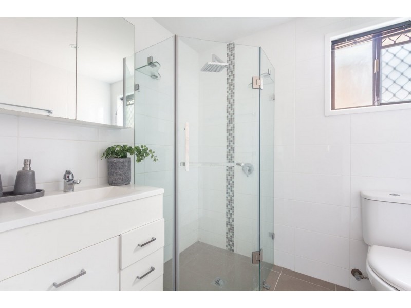 9 Gurrah Avenue, Southport QLD 4215