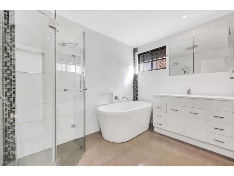 9 Gurrah Avenue, Southport QLD 4215