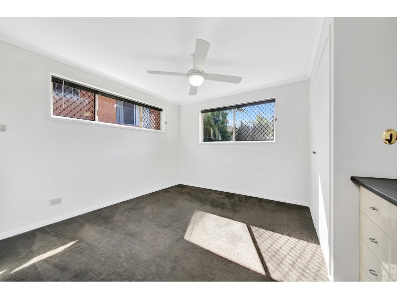 9 Gurrah Avenue, Southport QLD 4215