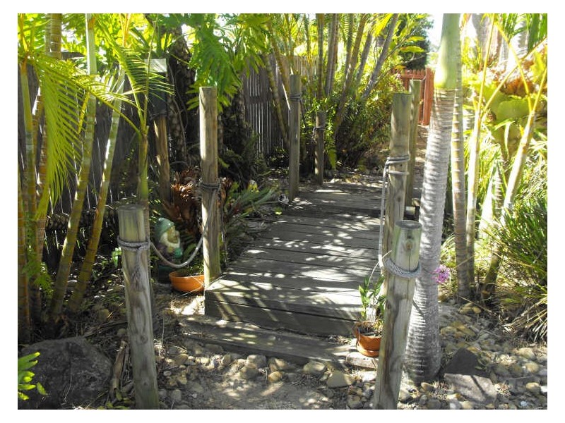 4 Crenshaw Crescent, Parkwood QLD 4214