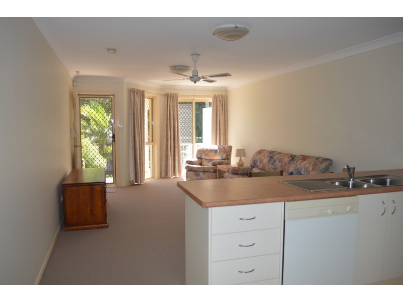 2/4 Walton Street, Southport QLD 4215