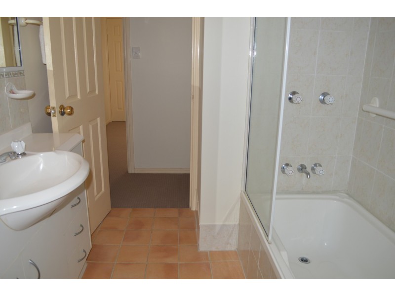 2/4 Walton Street, Southport QLD 4215